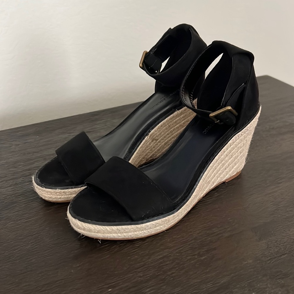 Banana Republic espadrilles - size 7.5 - never worn. 3” wedge.